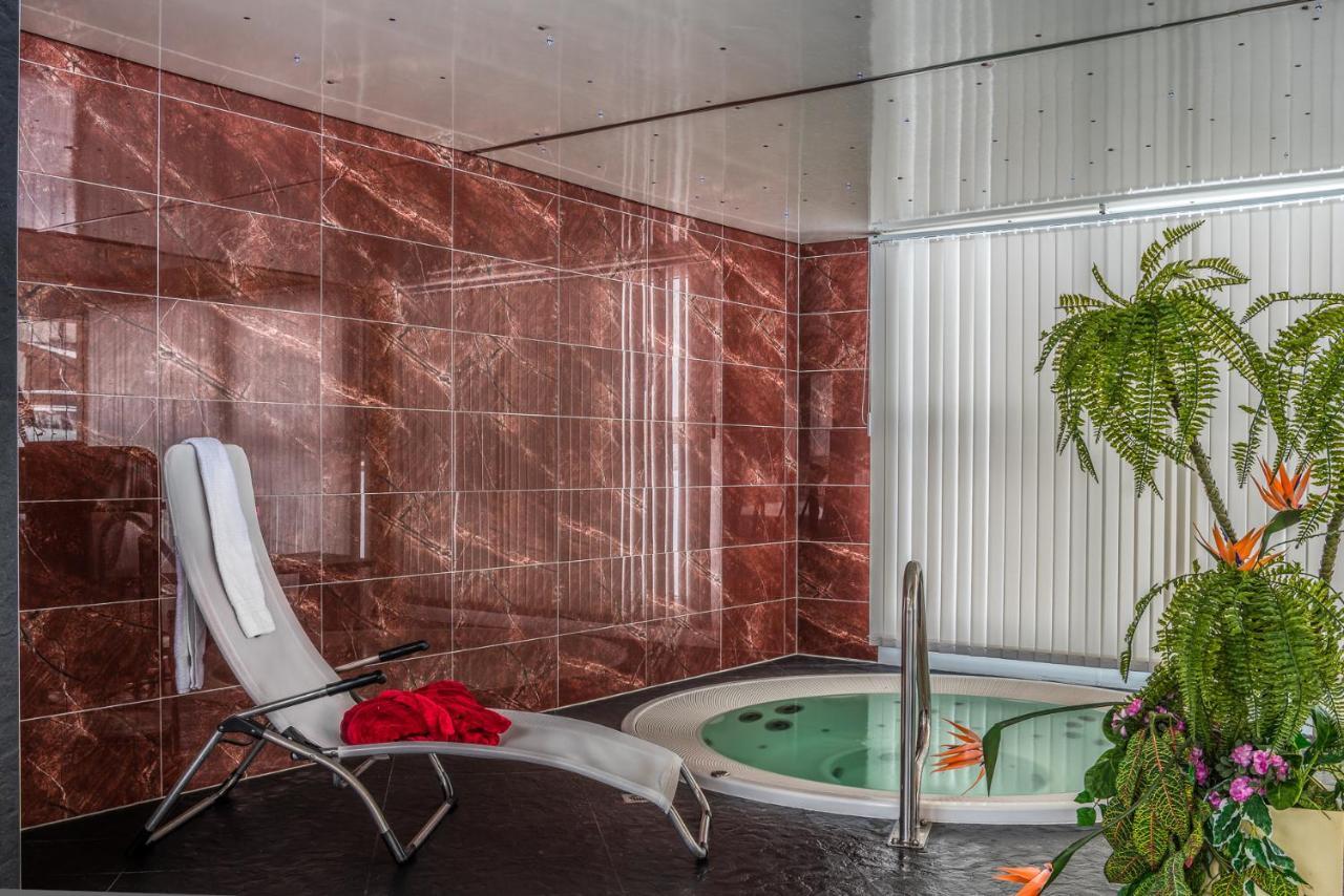 Wellness- Und Schneesporthotel Christiania サース・アルマゲル エクステリア 写真
