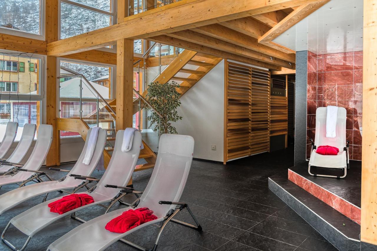 Wellness- Und Schneesporthotel Christiania サース・アルマゲル エクステリア 写真