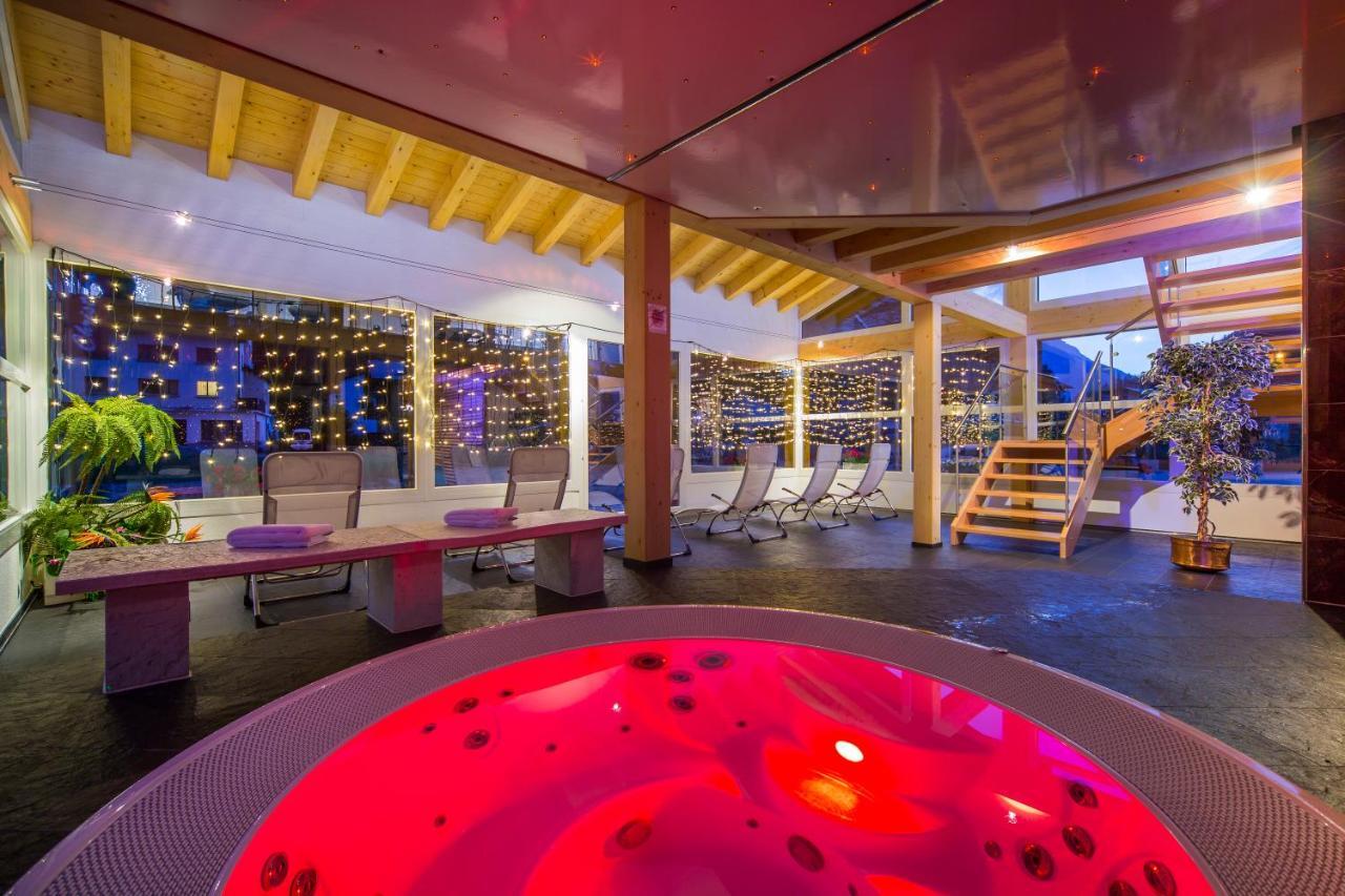 Wellness- Und Schneesporthotel Christiania サース・アルマゲル エクステリア 写真